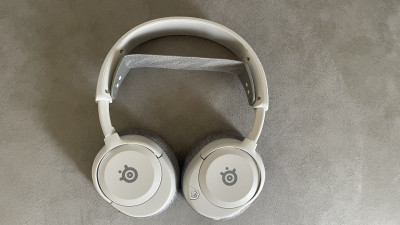 Arctis Nova 1 (белый)