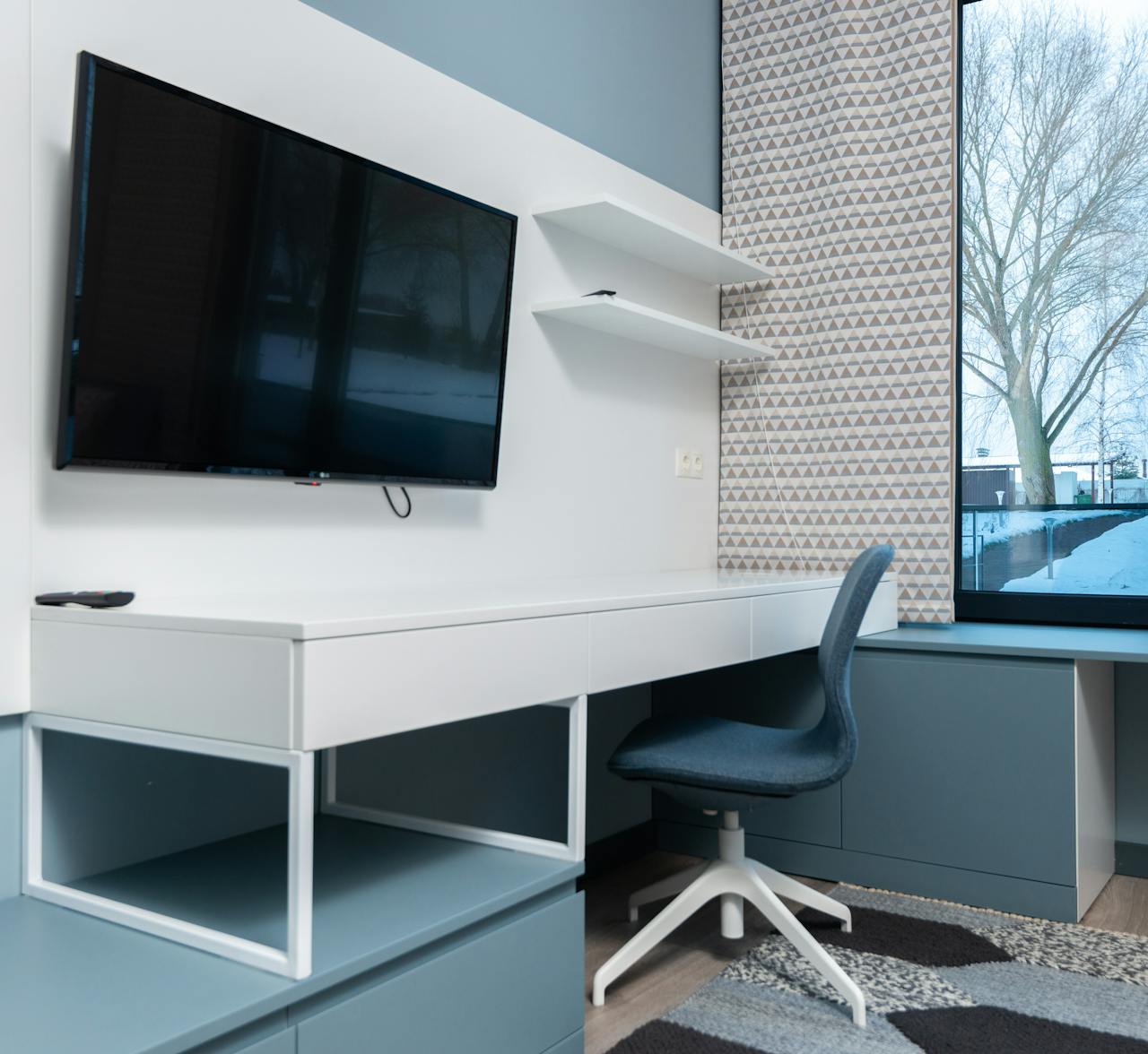 Телевизор в офисе